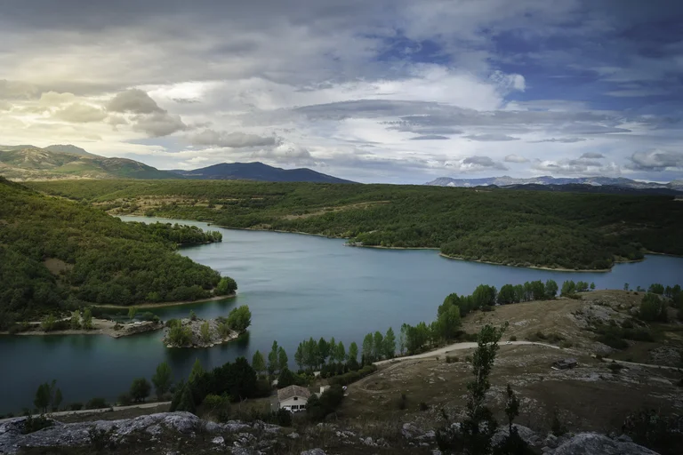 The World’s Most Unusual Lakes You Need To See The World’s Most Unusual Lakes You Need To See