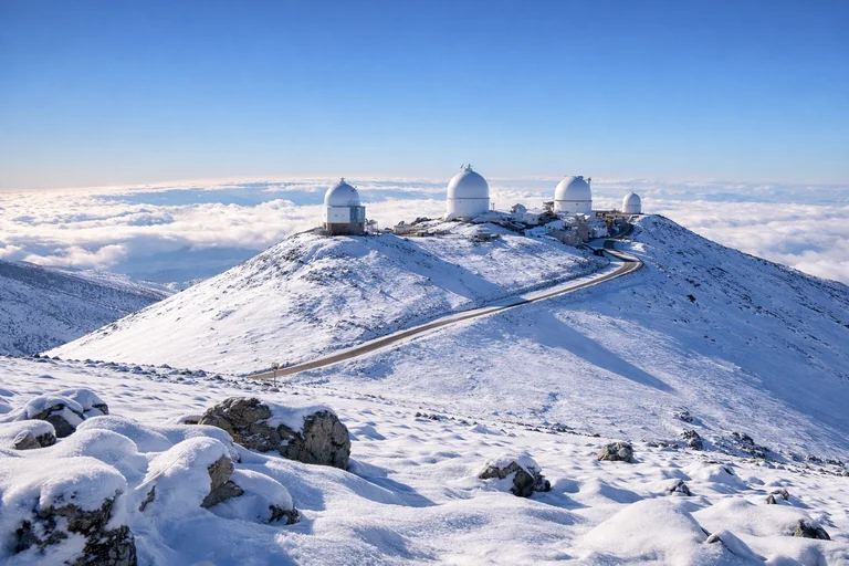 Snow In Hawaii Over 10 Inches Of Snow Blanket Mauna Kea